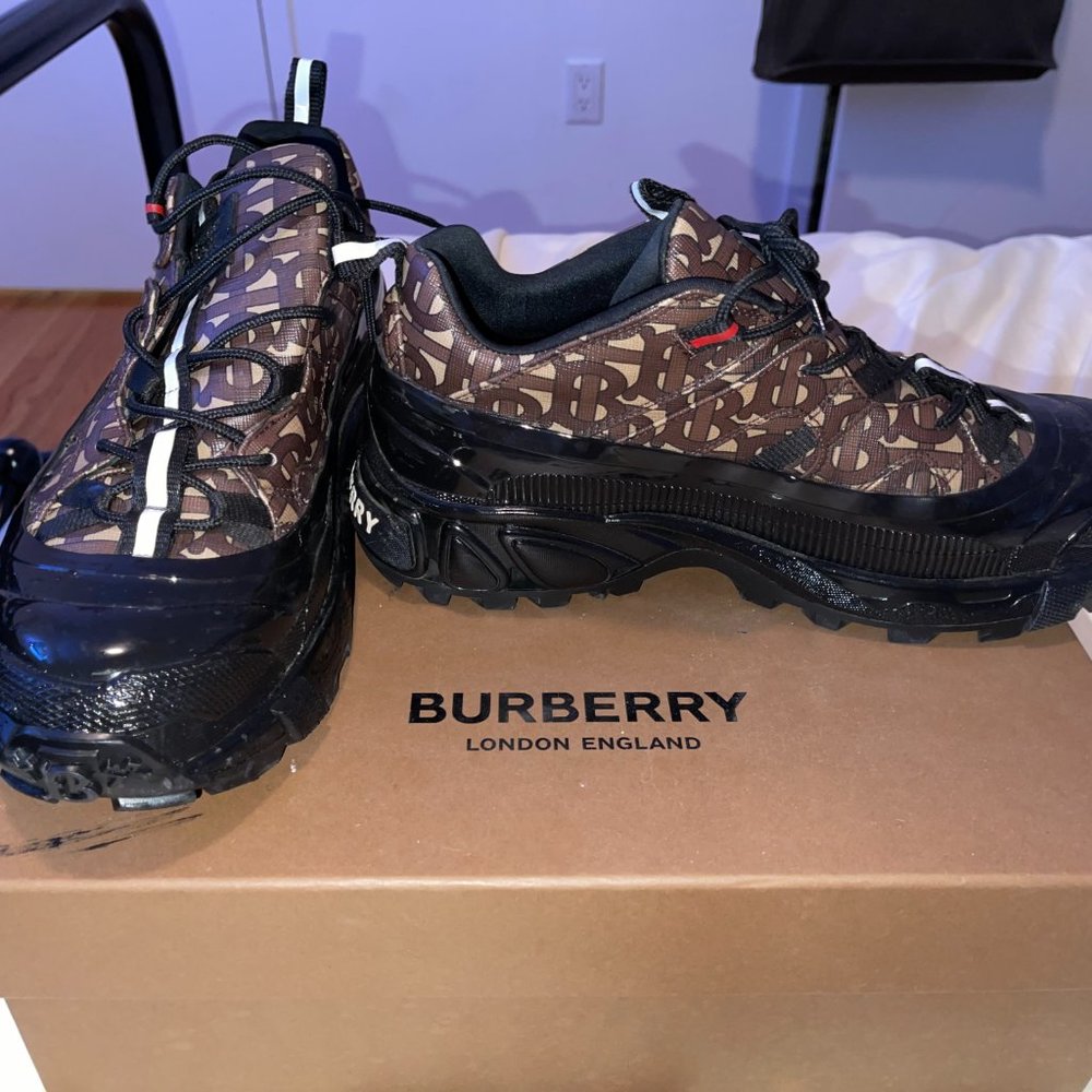 Burberry Monogram Print Arthur Sneakers
